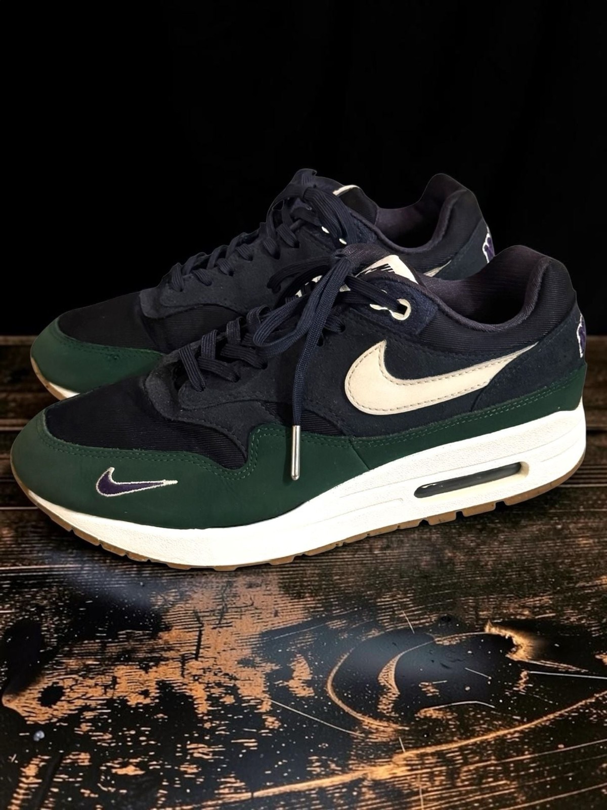 Nike Air Max 1 ’87 QS sneakers in the “Gorge Green” Size Women’s 8.5