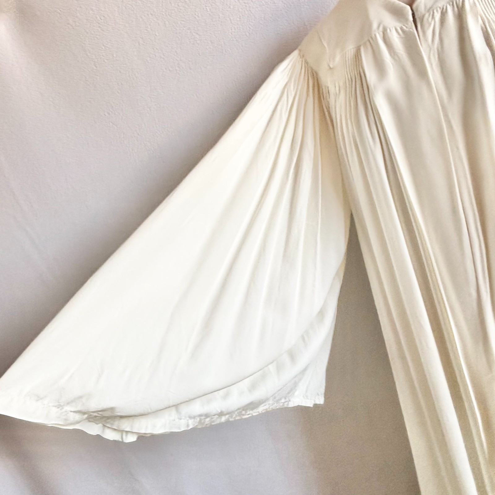 Vintage White Rayon Acetate Graduation or Choir Robe