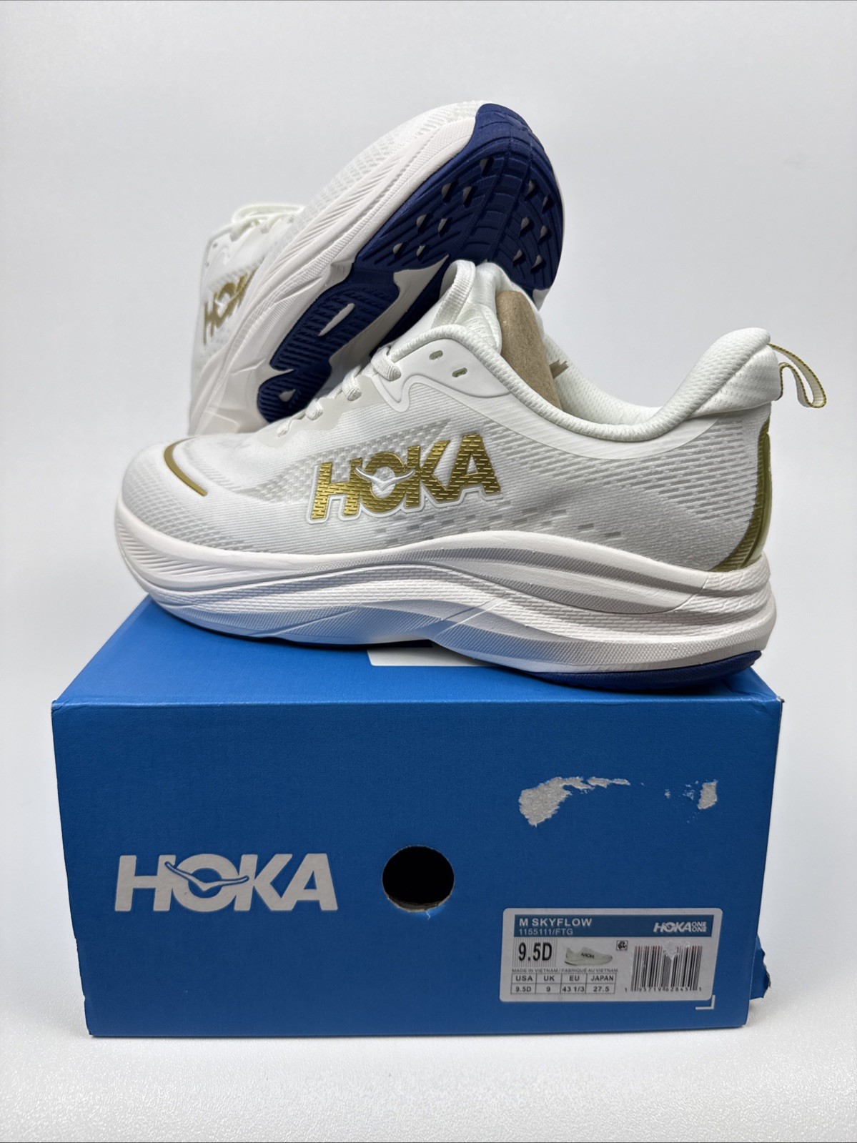 Hoka One One M Skyflow Frost Gold Size: US 9.5D / EU 43 1/3 – Model 1155111/FTG