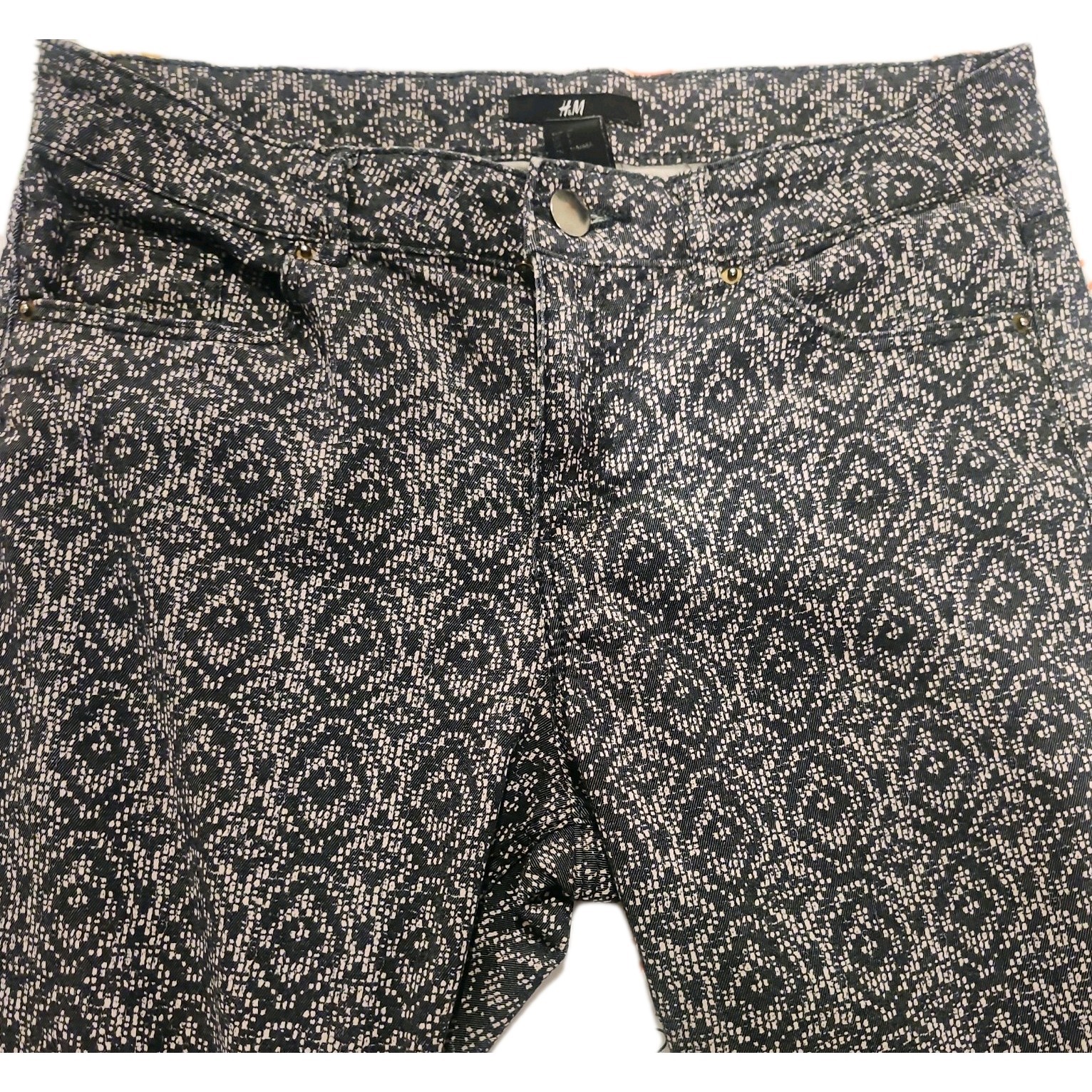 H&M Women’s Black / White All Over Geometric Print SUPER STRETCHY Pants sz 6
