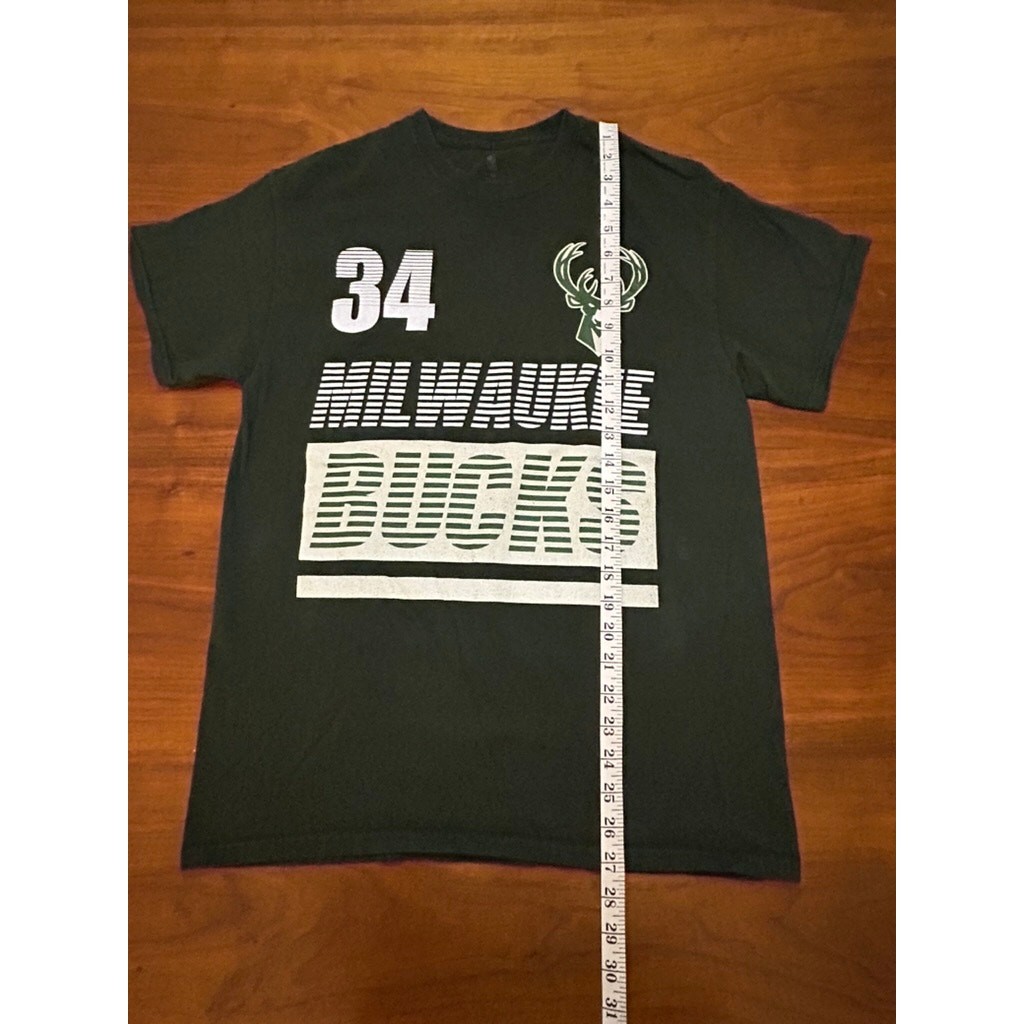 Green Milwaukee Bucks Antetokounmpo Graphic T-Shirt | NBA | 34 – (Unisex S)