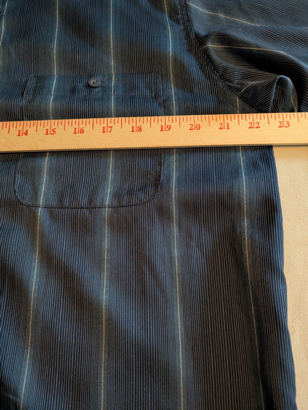 Haggar Men’s Short Sleeve Navy Button Up Polyester Shirt Size M