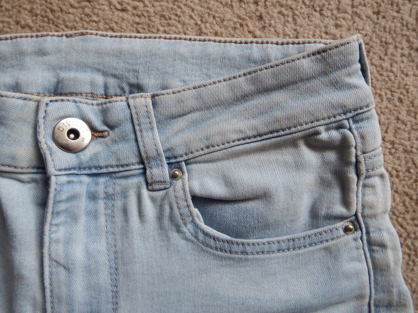 H&M Divided Light Blue Wash Denim Skinny Jegging Jeans Mid Rise Size 8 Stretchy