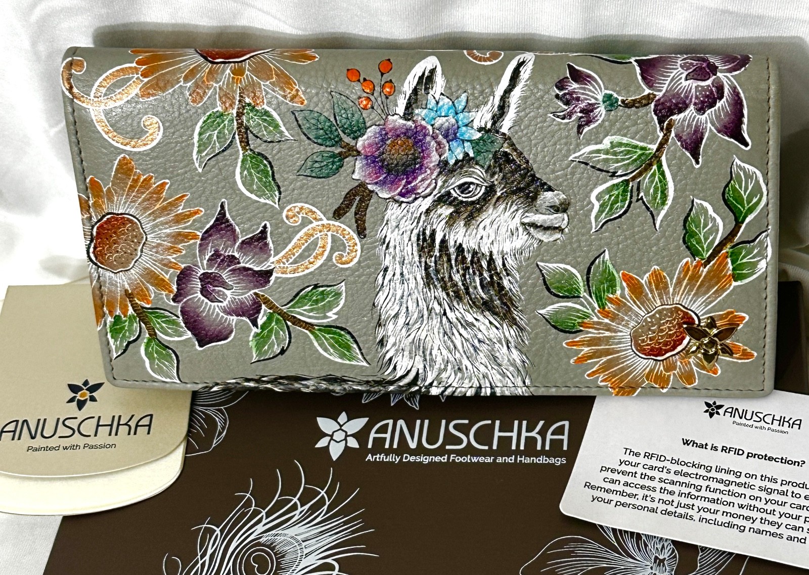 ANUSCHKA NWT🦙”RARE” RFID Bi-Fold Snap Clutch Wallet – Garden Llama 1785-GLL
