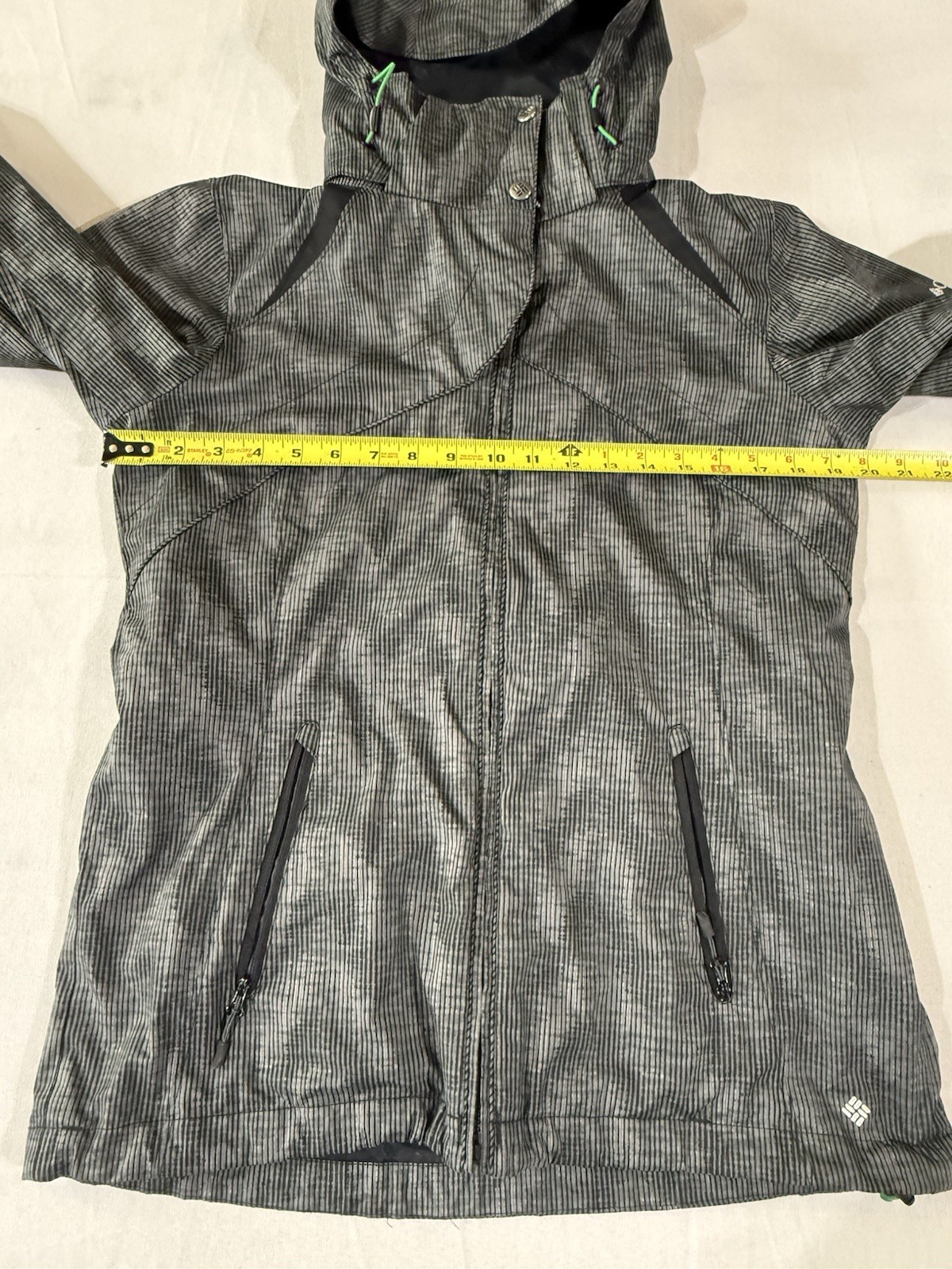 Columbia Omni-Tech Rain Jacket Womens Small Gray Sealed Seams Hooded Outdoors
