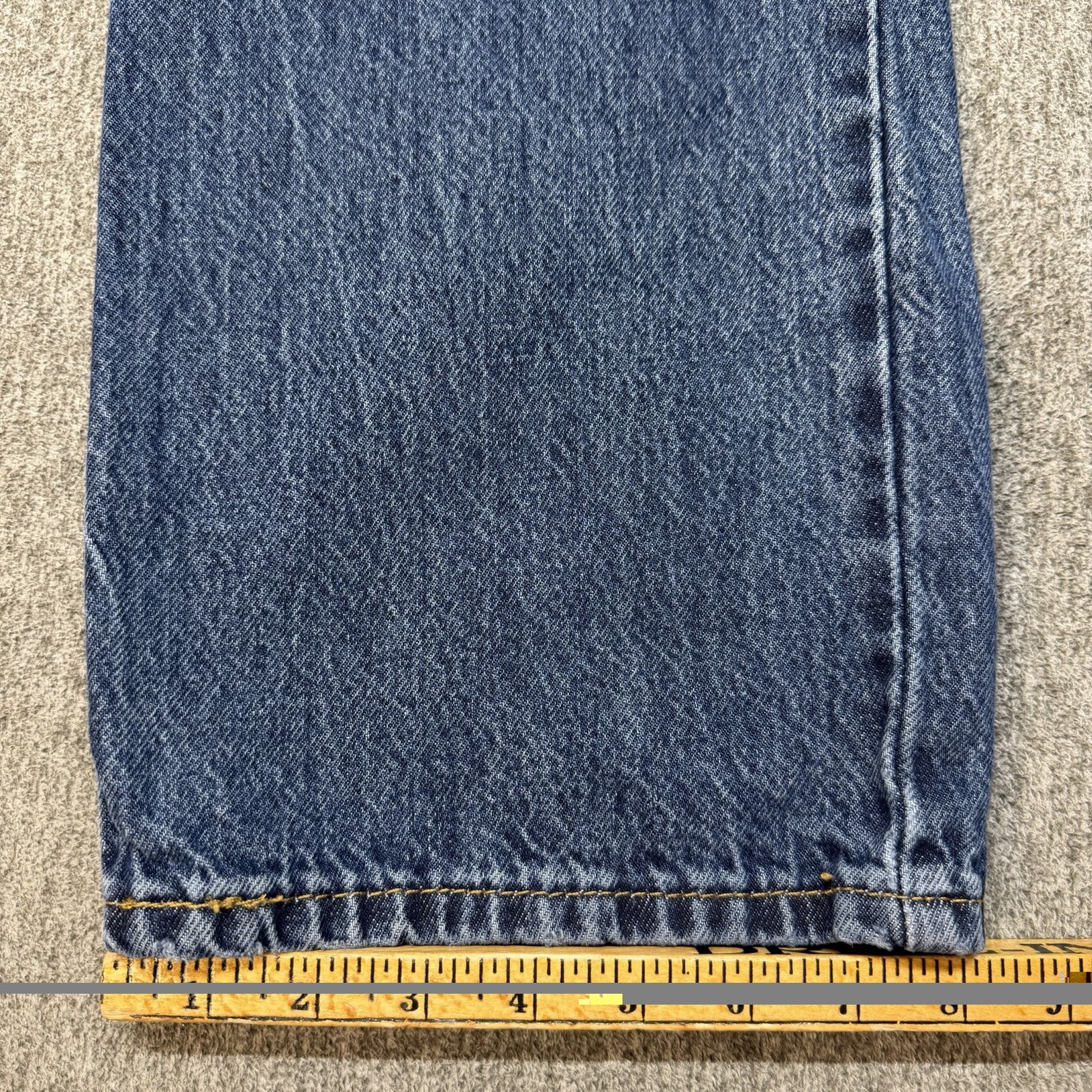 levi’s 565 33×32 dark wash jeans excellent condition regular fit