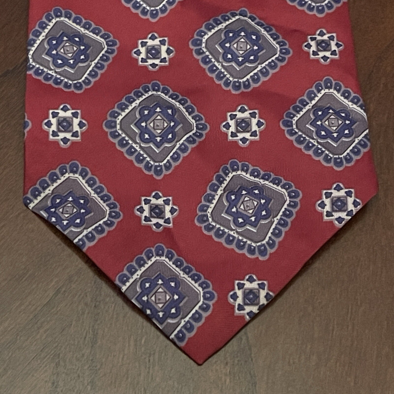 Vintage Manhattan 100% Polyester Men’s Neck Tie Made In Dominican Republic ￼
