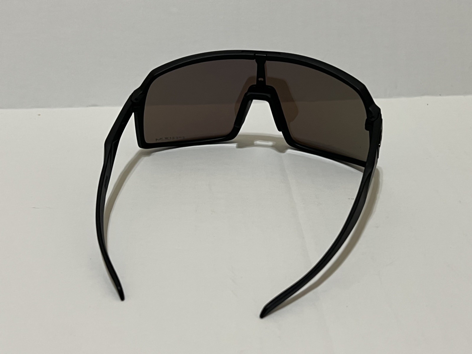 NEW OAKLEY OO9406 Sutro Rectangular Sunglasses Black frame – Blue Prizm lens