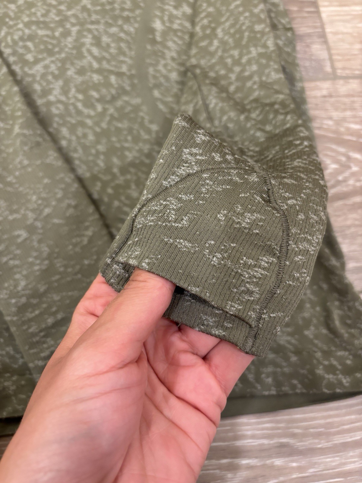 Lululemon Women’s Swiftly Tech Long Sleeve 2.0 Shirt Olive Green – Size 8
