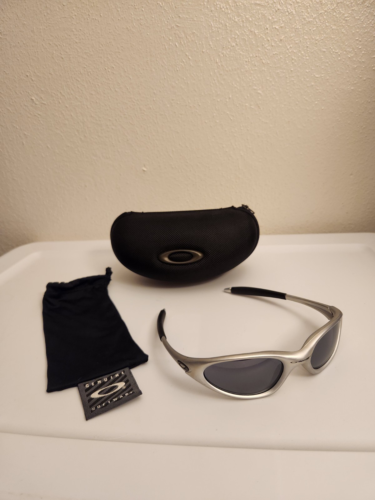 Vintage Oakley Minute Minute 1.0 Gen2 Sunglasses Sliver Frame Black Lenses Y2K