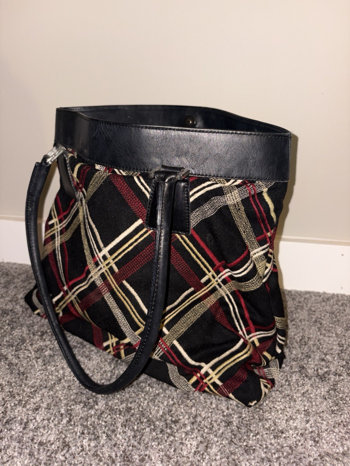 Burberry Plaid Tote Bag Black Red Beige Magnetic Zip Double Handles Pockets