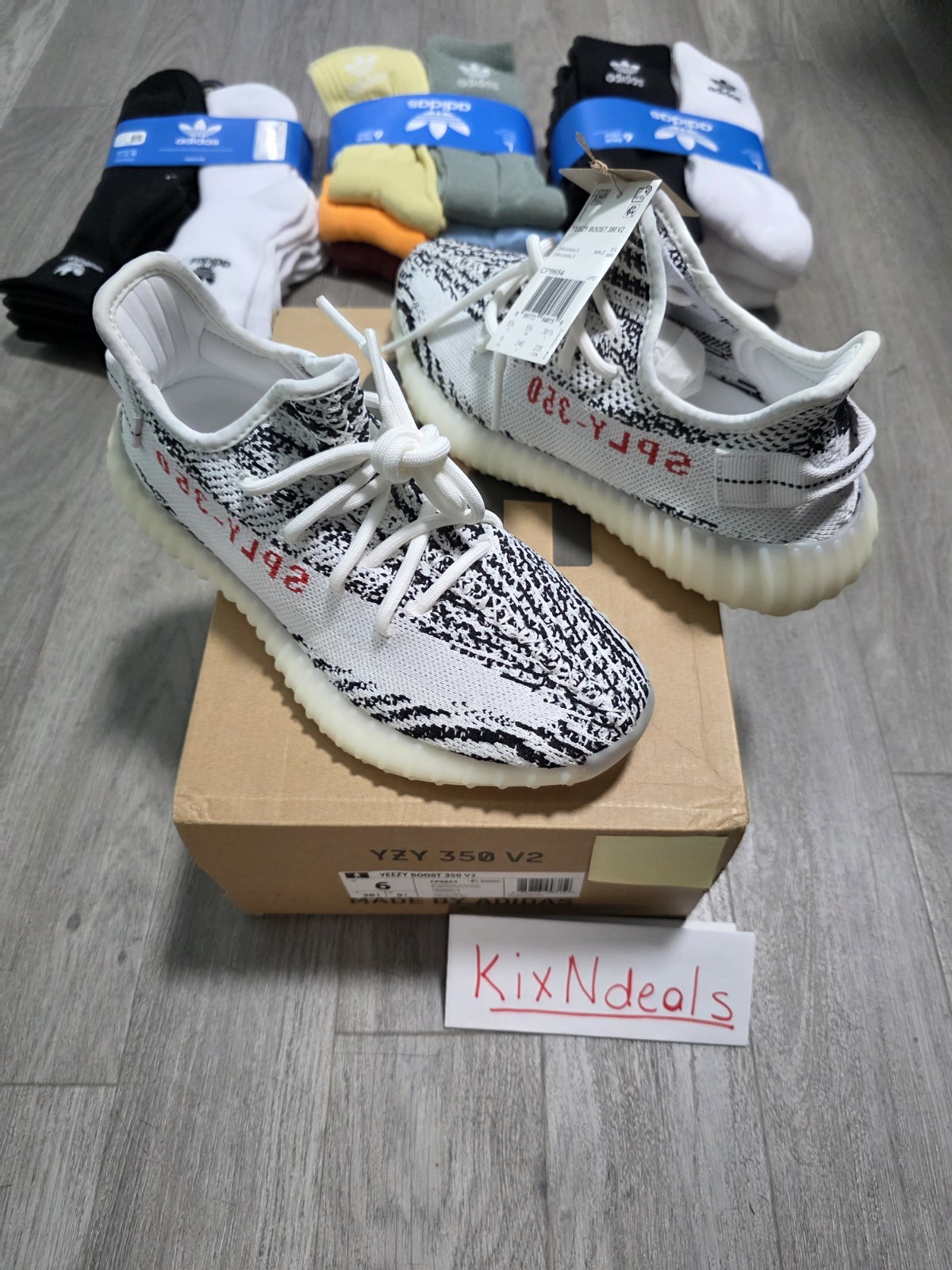 Authentic Adidas Yeezy Boost 350 V2 Zebra (CP9654) Size 6 YZY RNR Wave 500 700