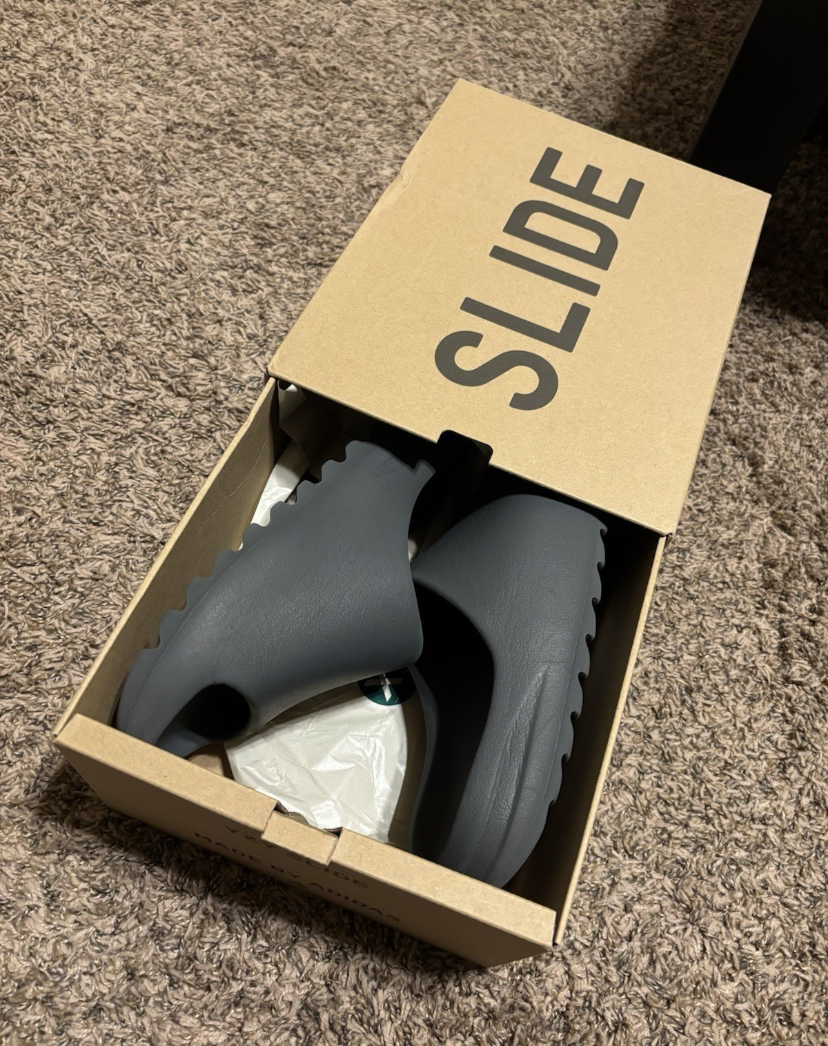 adidas Yeezy Slide Gray Men’s Slip-On Sandals US 10