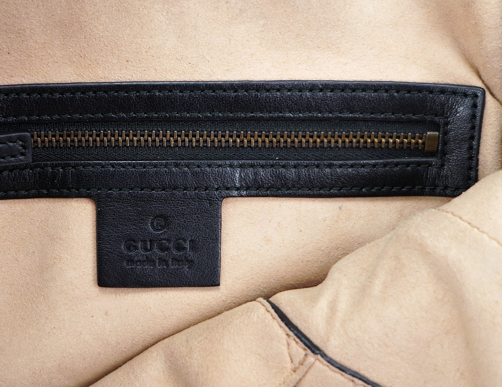 Authentic GUCCI Black Marmont Leather Crossbody Zip-Top Messenger Bag Italy