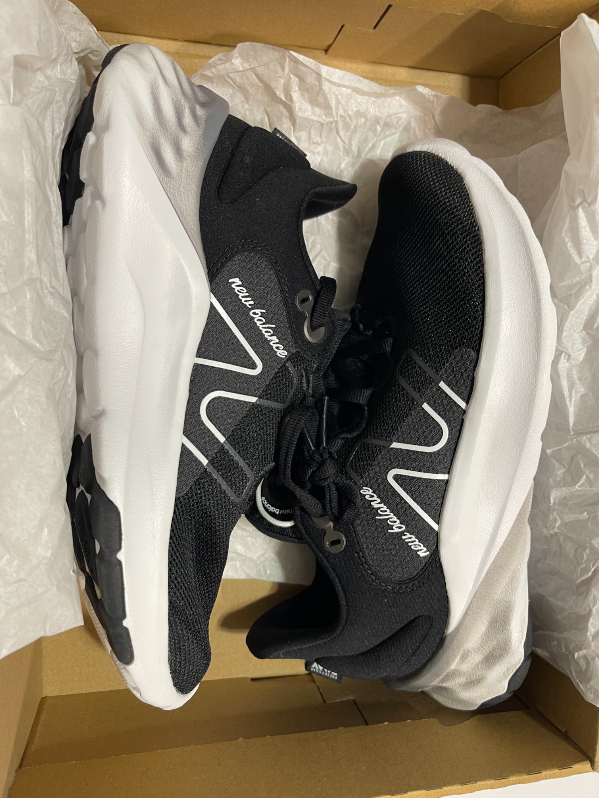5.5 New Balance womens Fresh Foam Roav V2 Running Shoe, Black/White