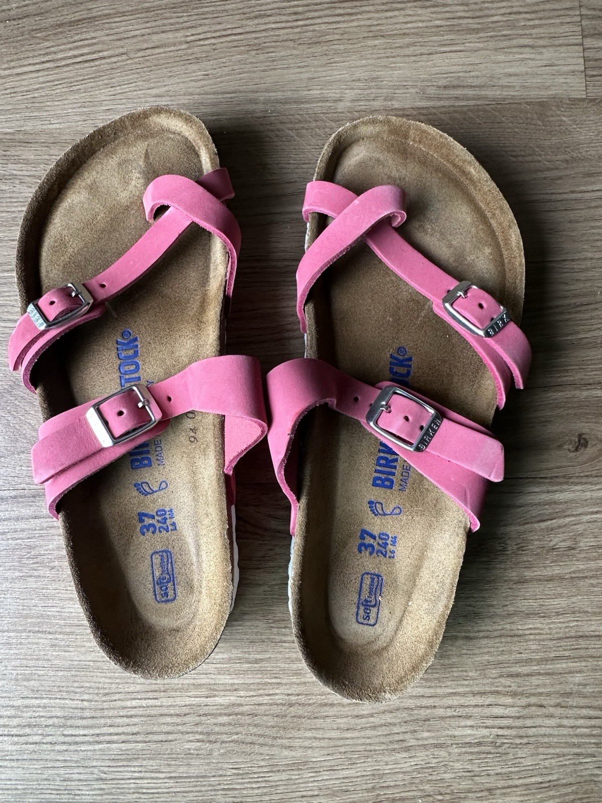 Birkenstock Arizona Women’s Size 6 Fuchsia Pink Suede Soft Footbed Sandals