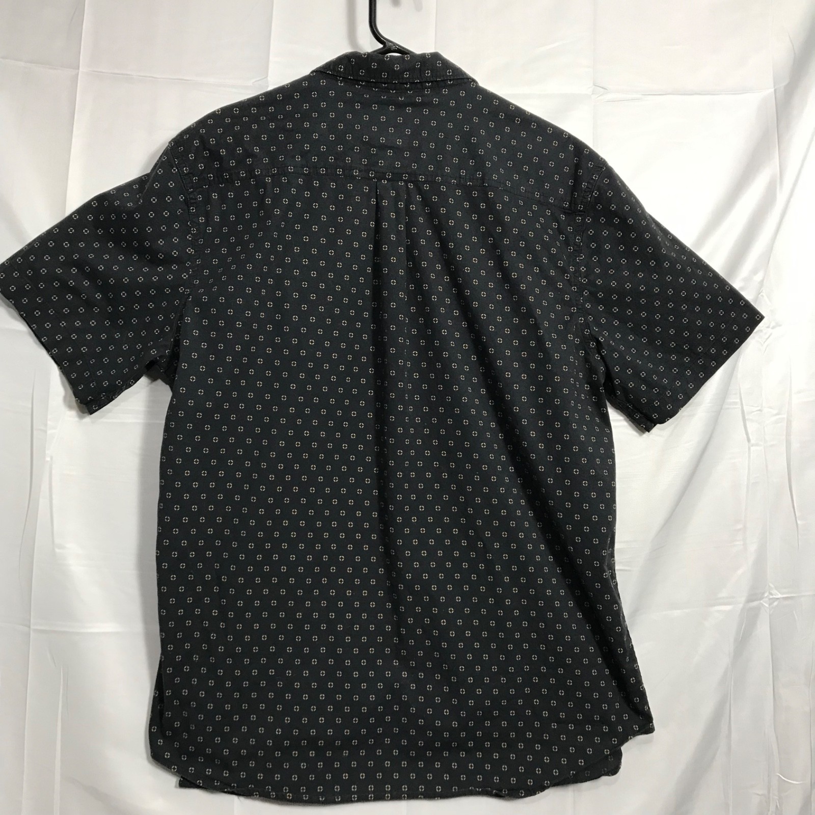Voyager Mens Button Down Shirt Size L Black Short Sleeve 97% Cotton / 3% Elastan