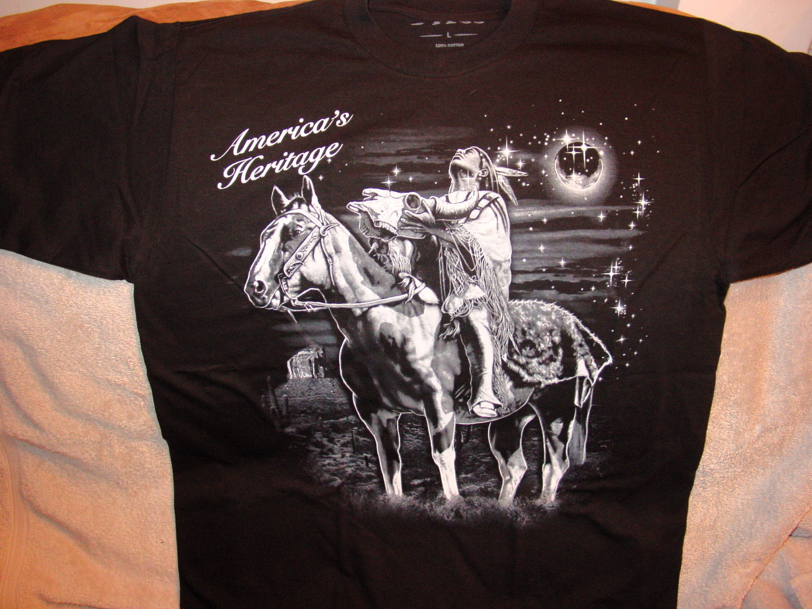 INDIAN ON HORSE HOLDING BULL SKULL AMERICA’S HERITAGE T-SHIRT