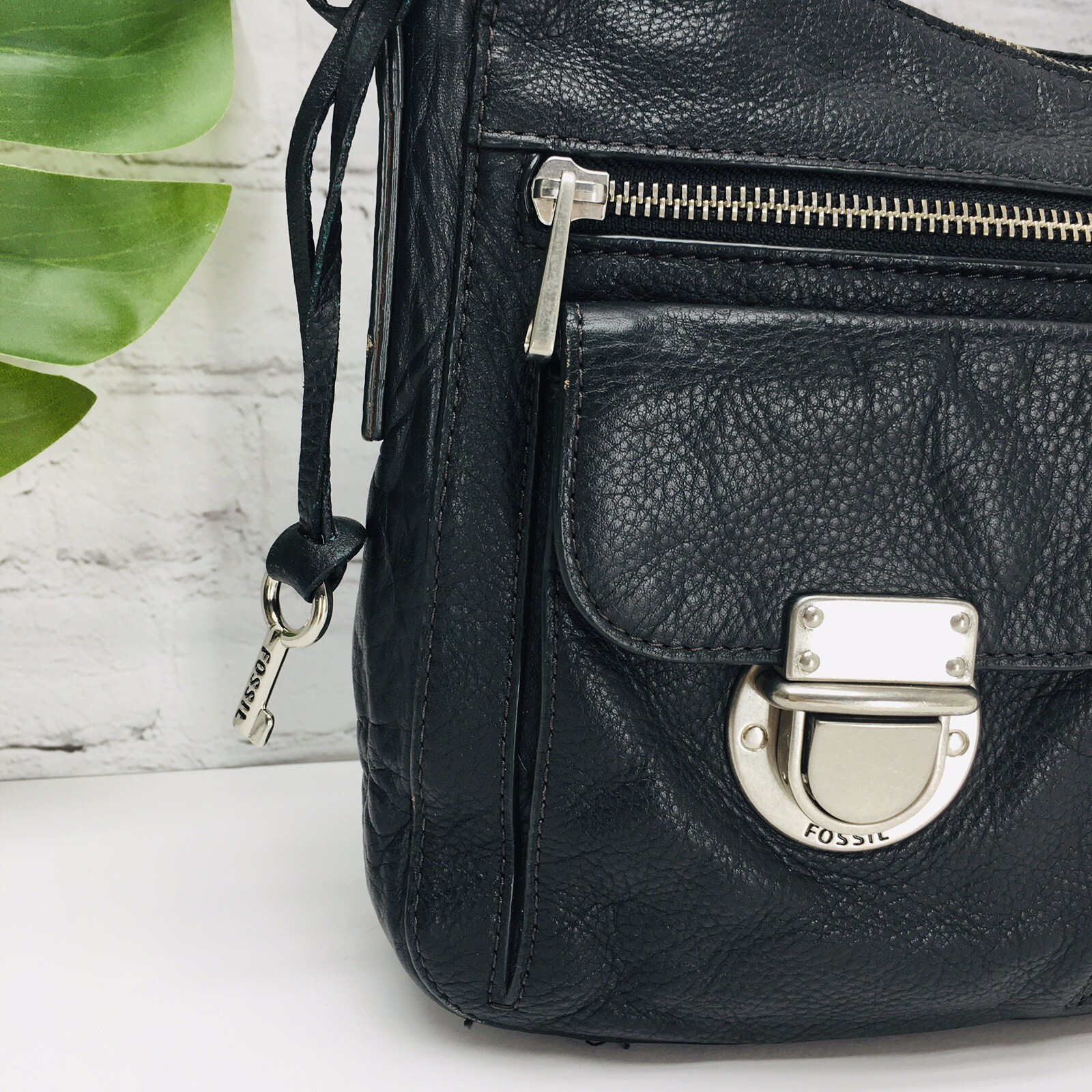 Fossil Shoulder Bag Purse Black Pebble Leather Push Lock Pockets Zip Key