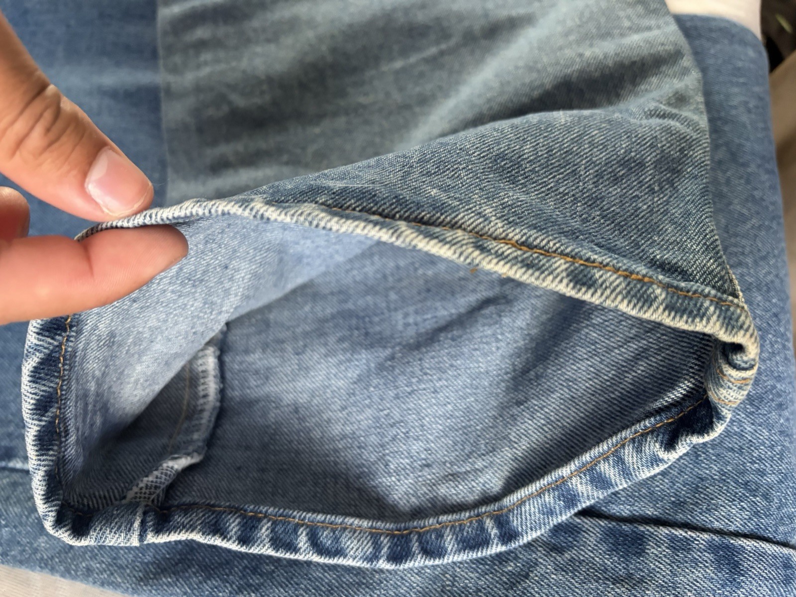 Vintage 1990’s Levi’s 565 Men’s Loose Fit Wide-Leg Cotton Denim Jeans DEADSTOCK
