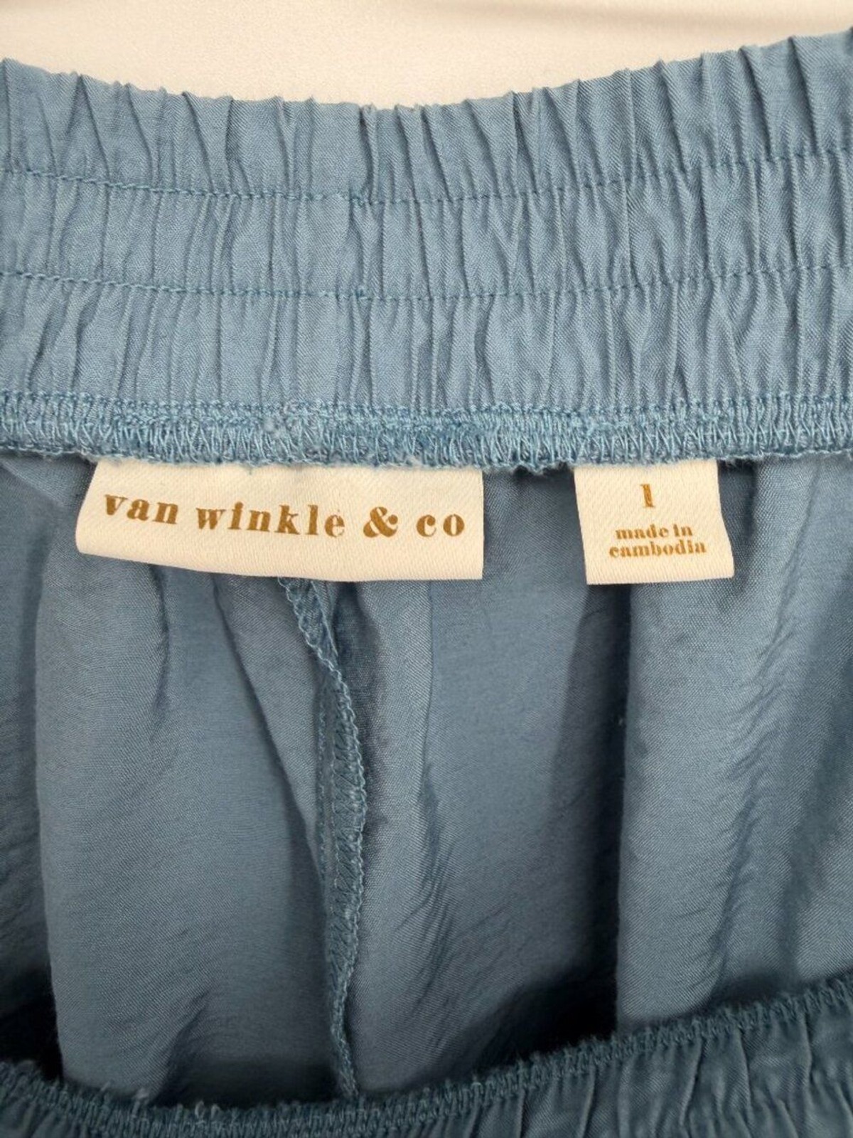 Van Winkle & Co Blue Flowy Pull-On Shorts — Size L