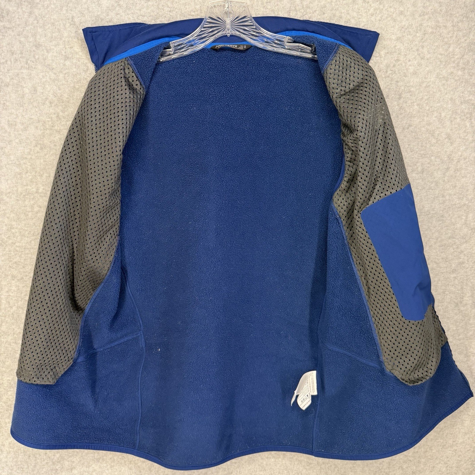 Arcteryx Vest Men M Blue Kyanite Softshell Fleece Lined Hike Sleeveless Jacket