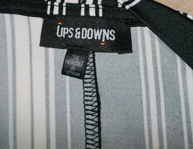 Ups And Downs Blouse Size Women’s 3X Tie Front Short Ruffled Sleeves