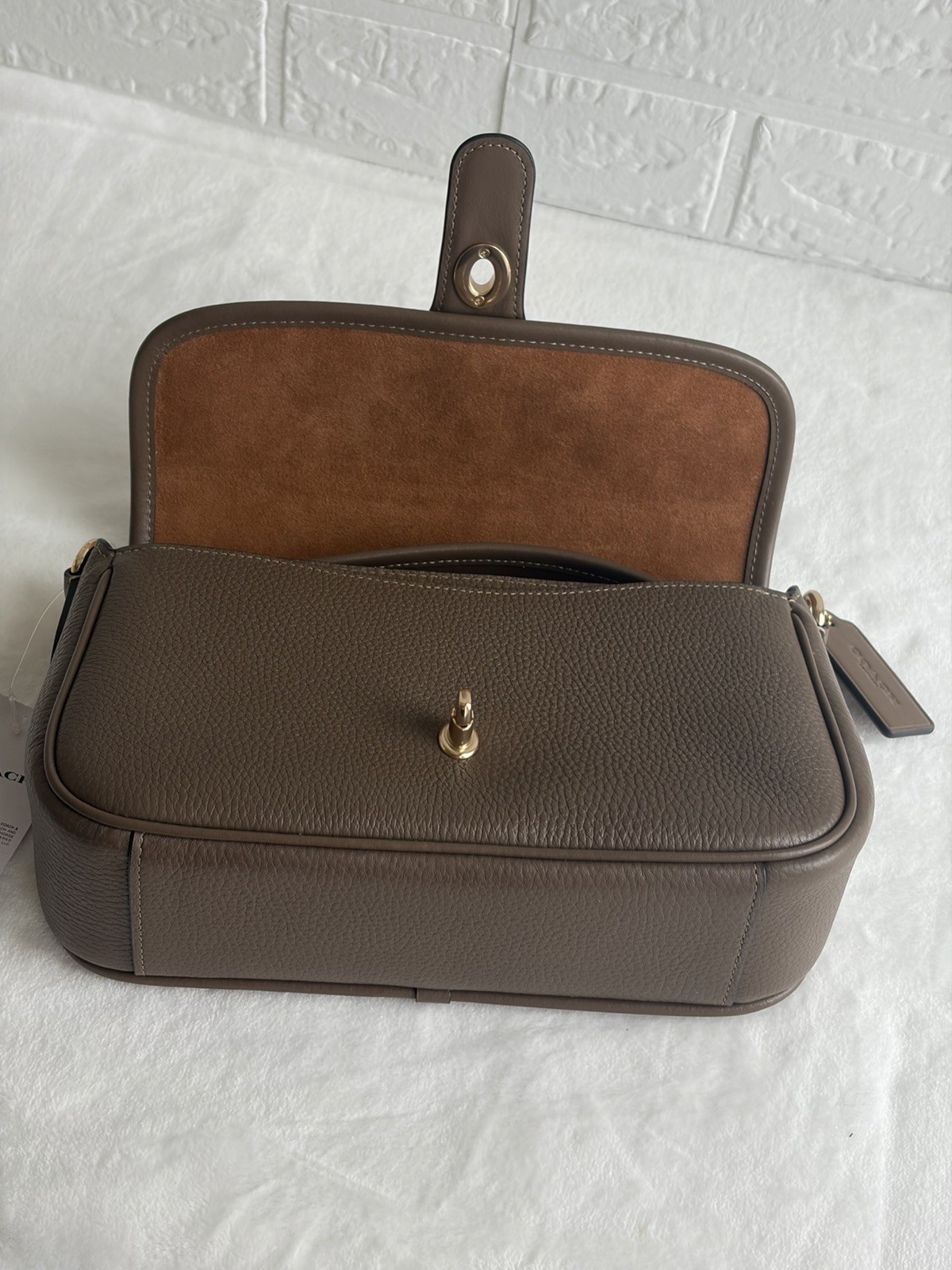 Coach Pebbled Shoulder Bag Dark Stone Turn Lock Crossbody Strap Gold Pockets