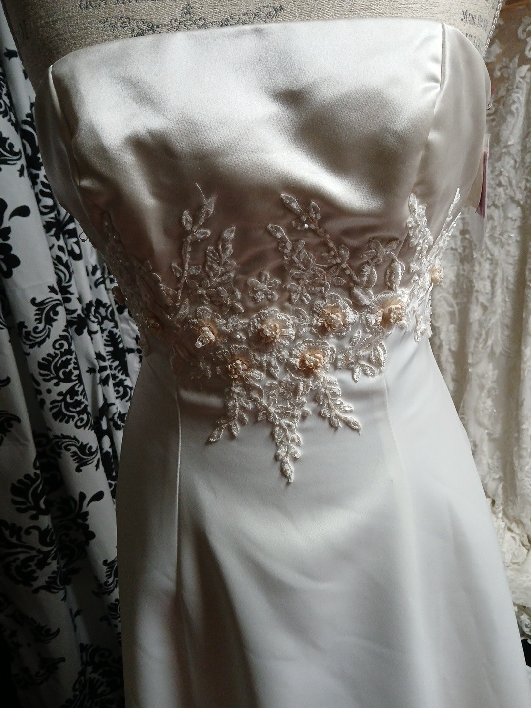 Mori Lee Ivory Wedding Dress With Floral Embroidery Size 6