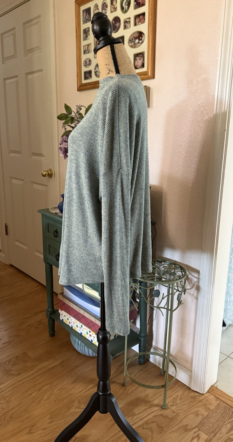 SO “SUPER COZY TOP” Sweater Sage Green, Mock Neck, Long Sleeve Size L