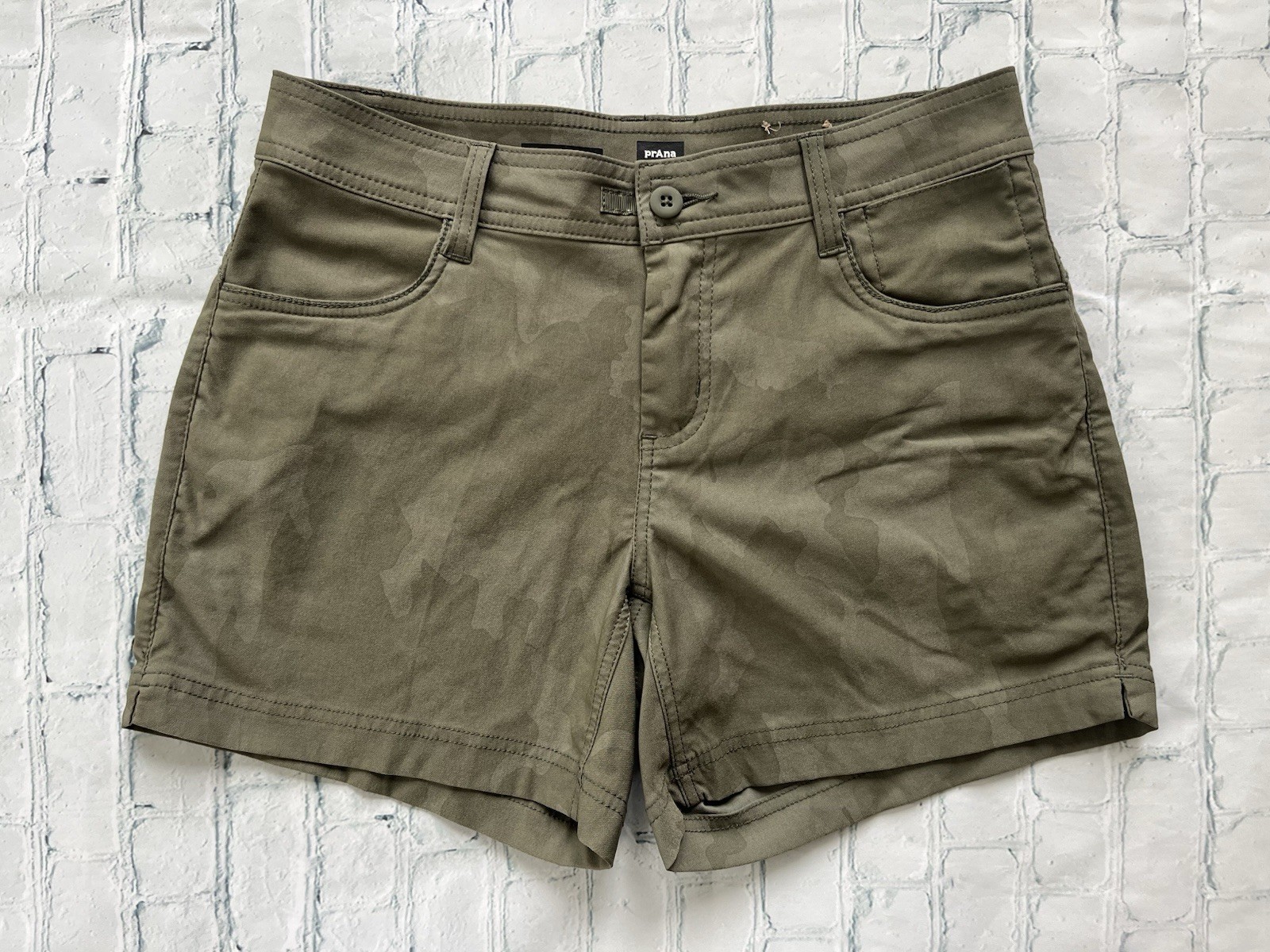Prana Halle II Shorts Women 4 Green Camouflage Stretch Standard Fit Trail Hiking