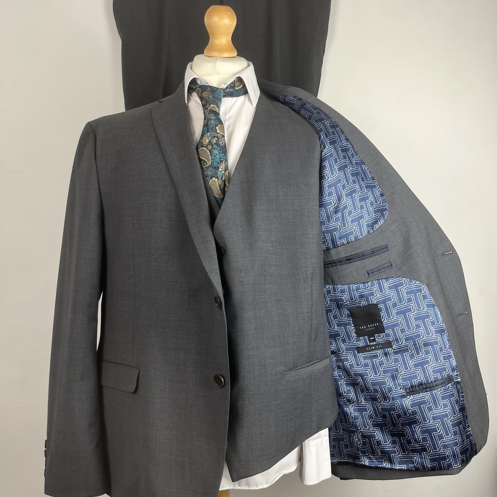 Ted Baker 3 Piece Suit Men’s Dark Grey 50S Jacket 44W 29L Trousers Slim Fit