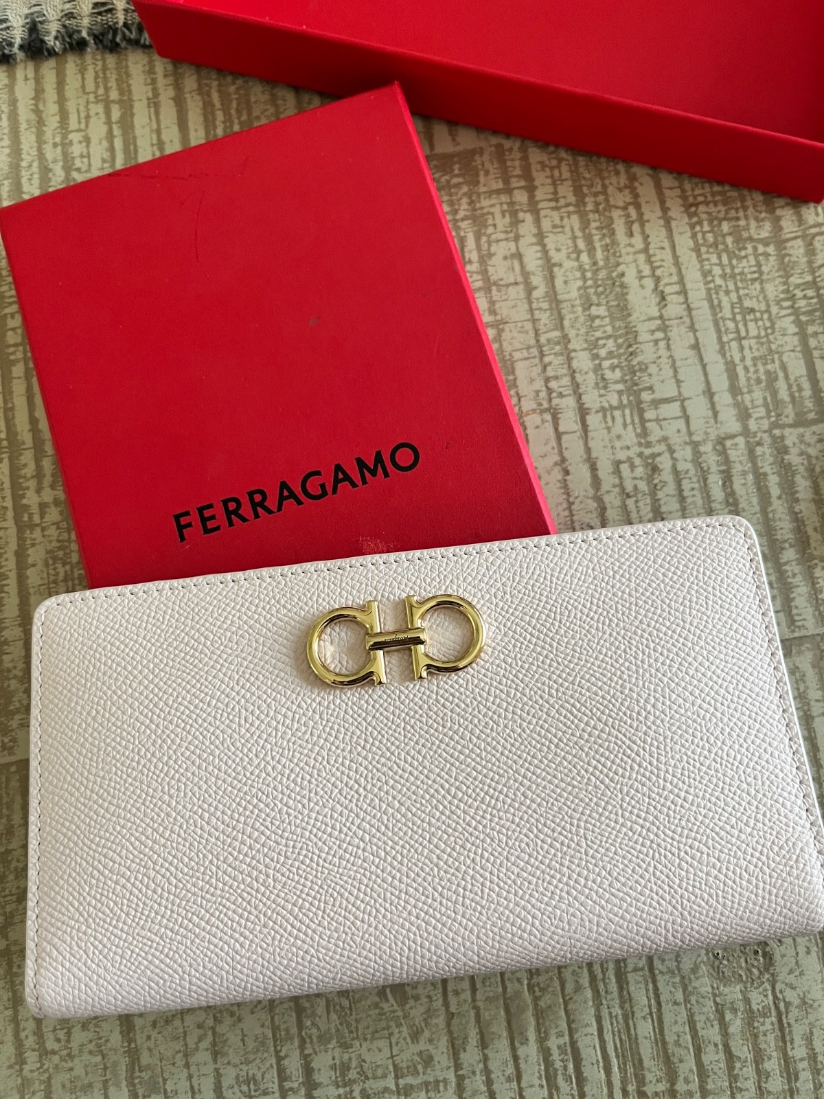 FERRAGAMO Gancini Continental Wallet Leather Italy $630 New In Box Ballet Pink