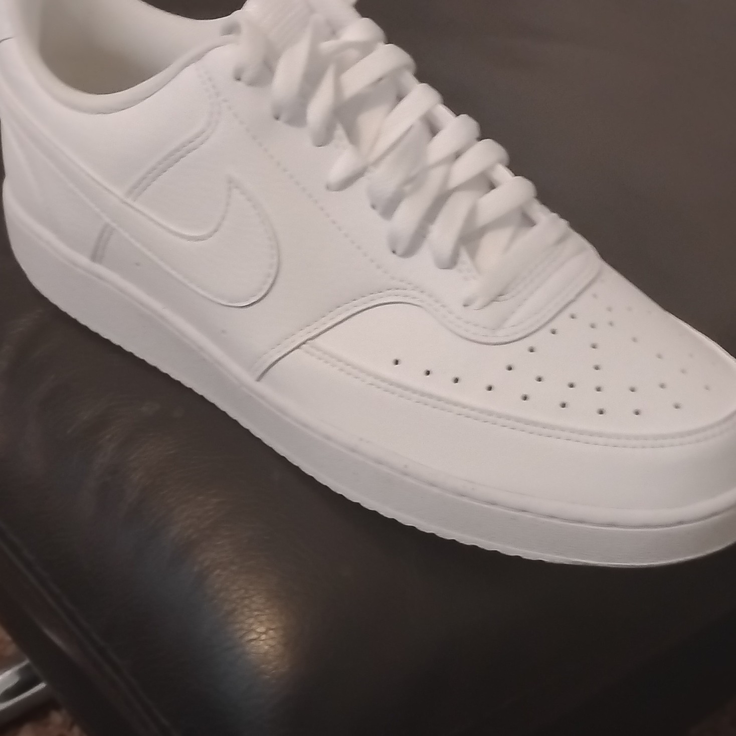 Nike Men’s White Low Top Lace Up Leather Athletic Sneakers Breathable