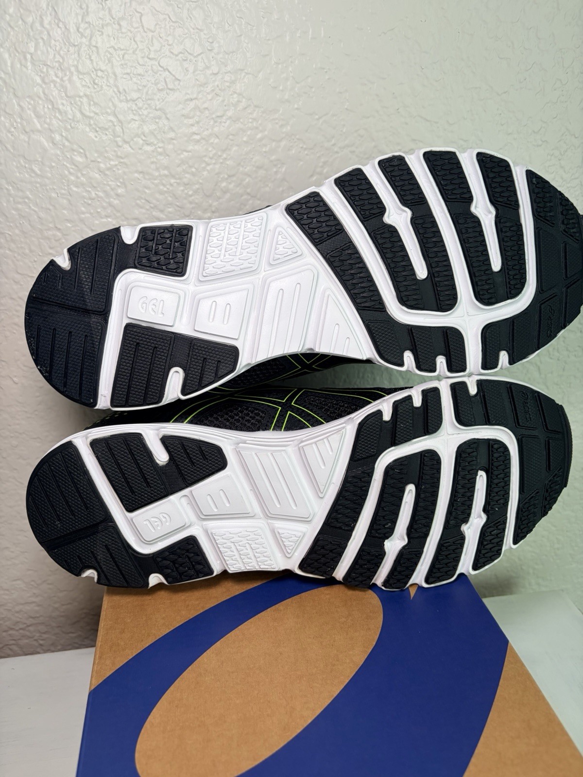 Size 9 – Asics Gel 33 Run Black New