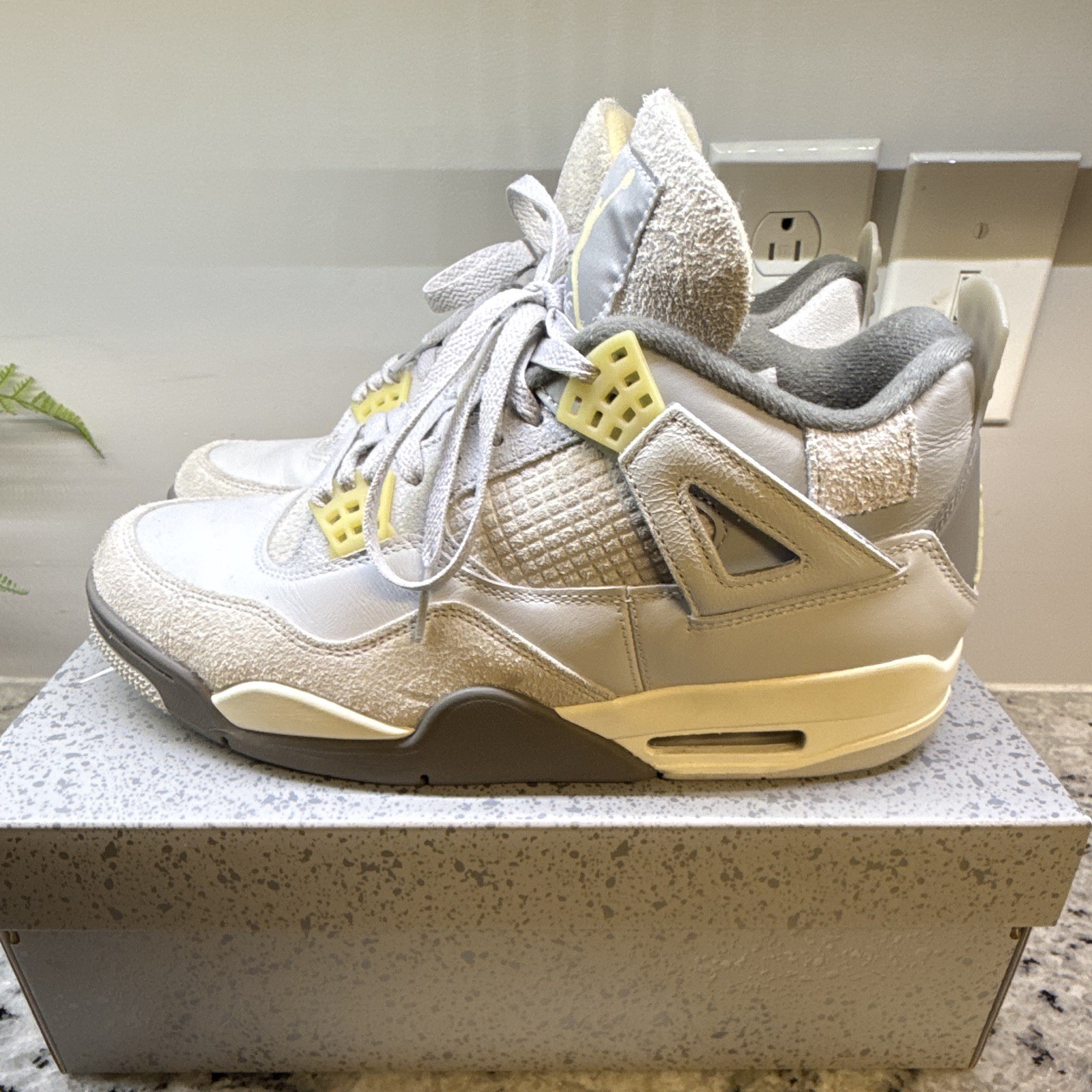 Nike Air Jordan 4 Retro SE Craft Photon Dust Grey Size 10.5 Used