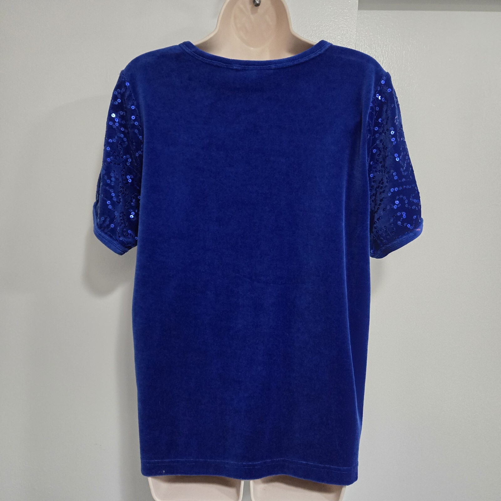Quacker Factory Size M Cobalt Blue Velvet Sequin Short Sleeve Stretch Knit Top