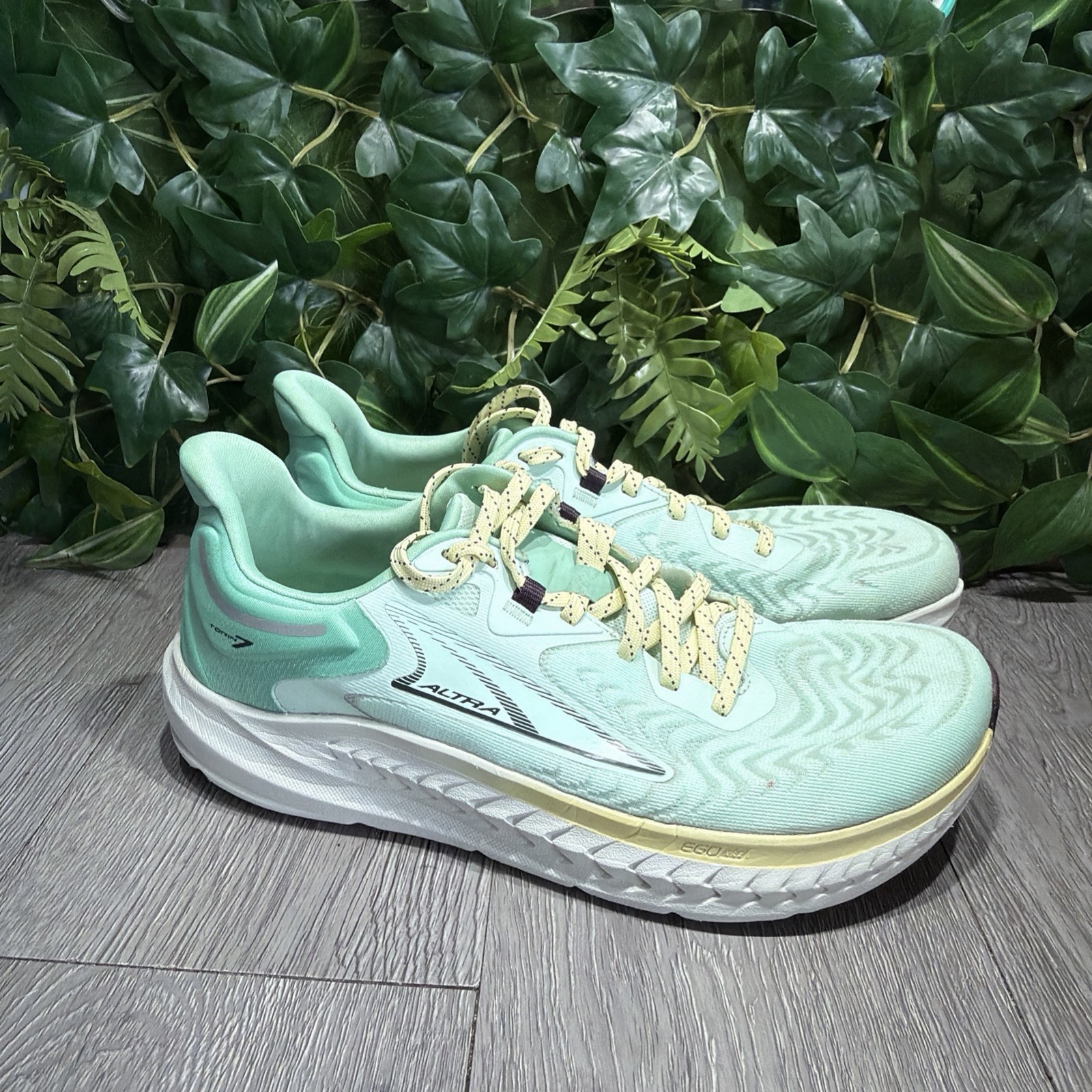 Altra Women’s Torin 7 Road Running Shoes In A Mint Green Size 10.5 US
