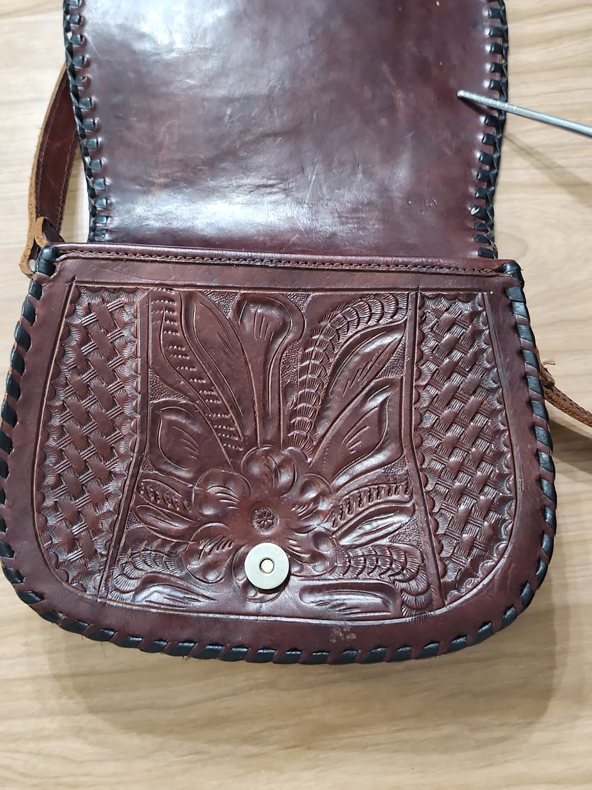 Leaders In Leather Tooled Leather Purse Made In Paraguay Brown Adjustable Strap