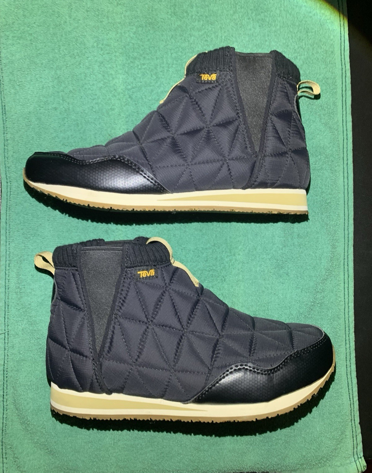 Teva Women’s Quilted Slip-On Ankle Bootie Black RipStop Lined US 8 EU39