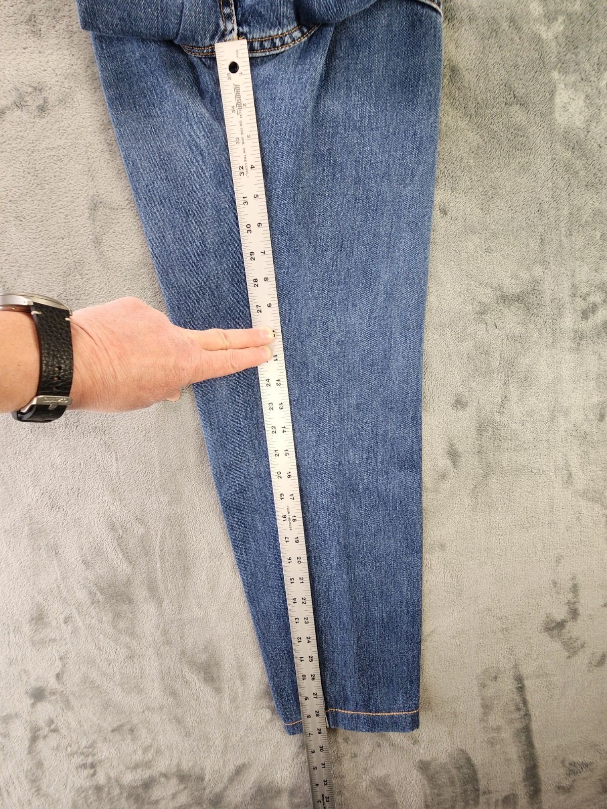 Vtg. 90s Levis Jeans Junior 11 Long 30Wx29L Measured Relaxed High Rise Mom US