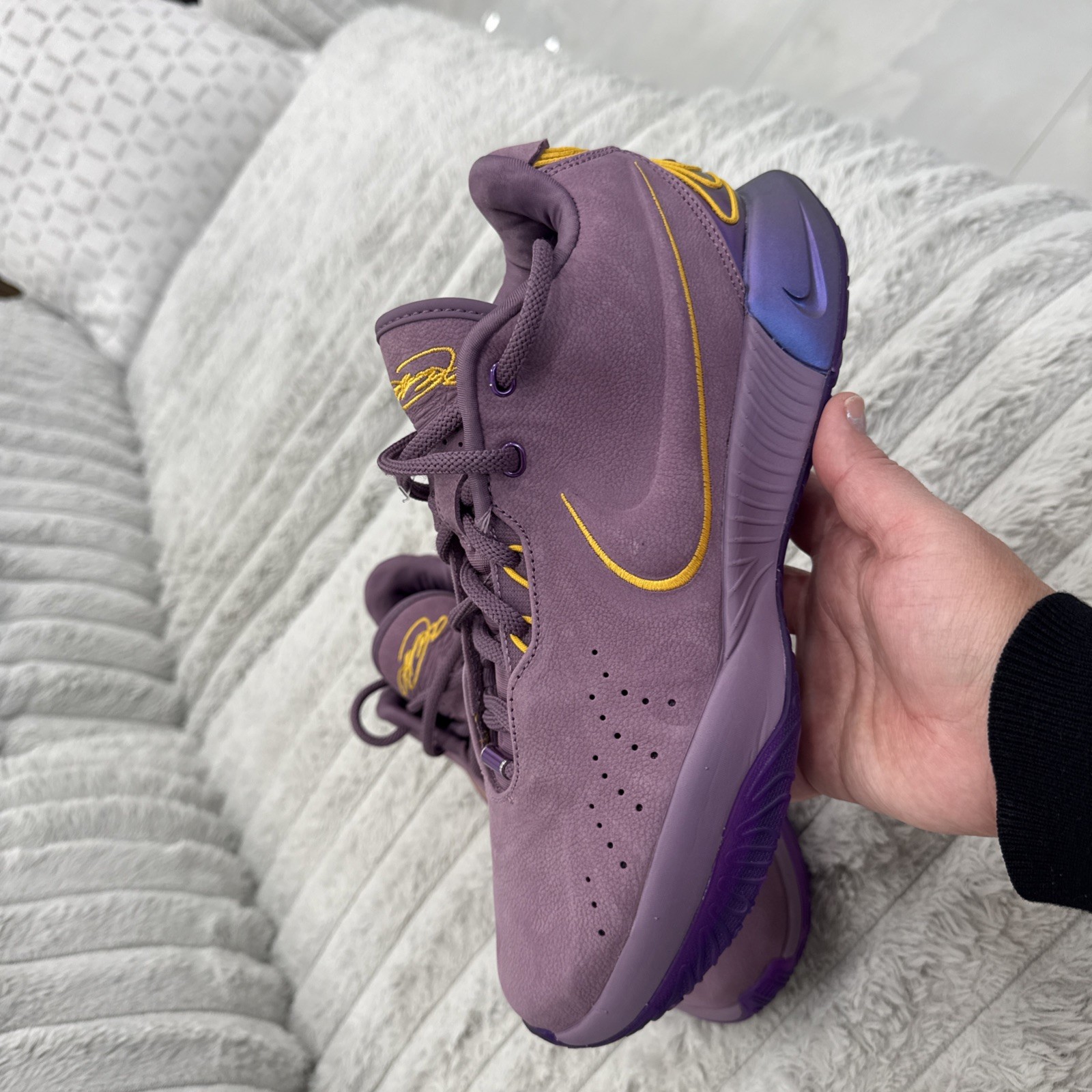 Nike LeBron 21 Mens Size 10 Purple Gold Athletic Basketball Shoes Sneakers