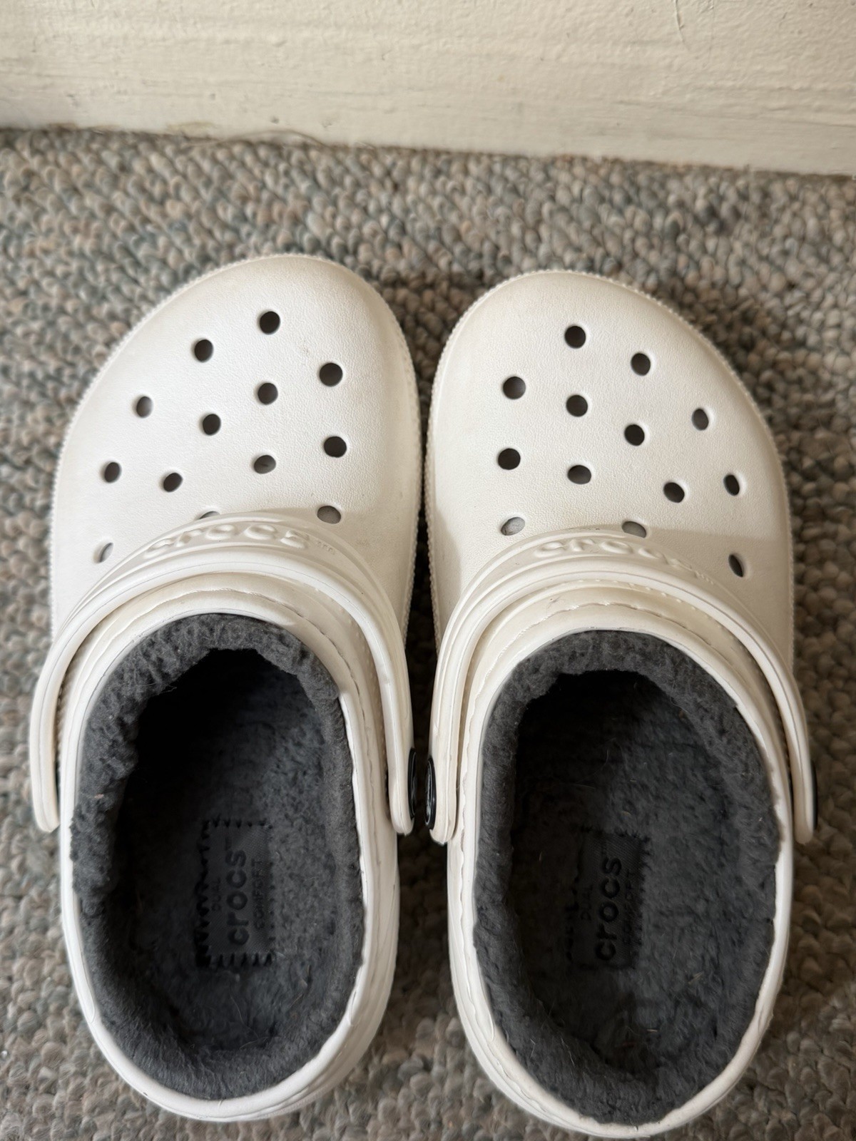 Crocs Classic Lined Clog Kids Size C11 White Fuzzy Fleece Lined Slip-On Shoes