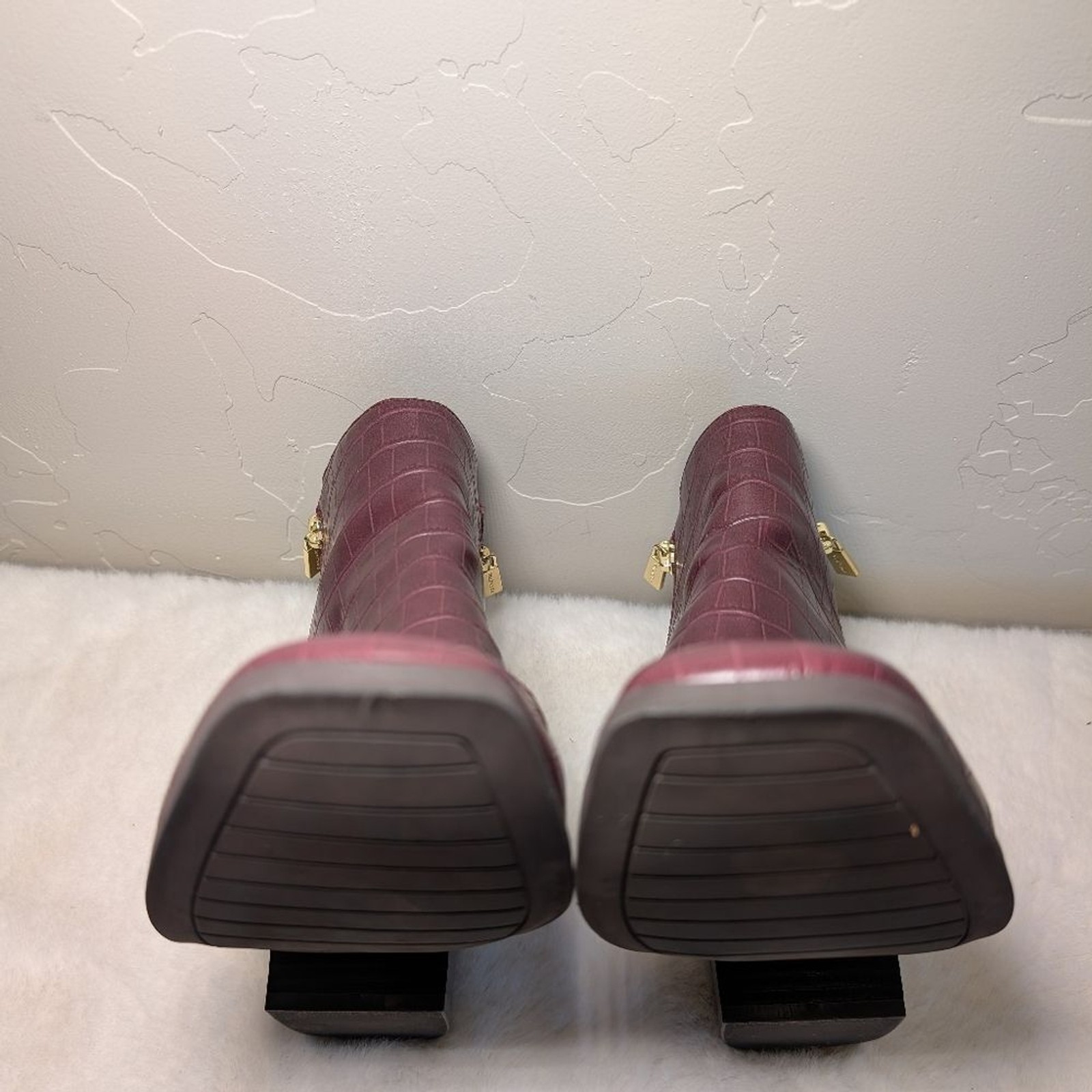 Kenneth Cole Effie Block Heel Booties | Women’s 9 M | Maroon Croc-Embossed