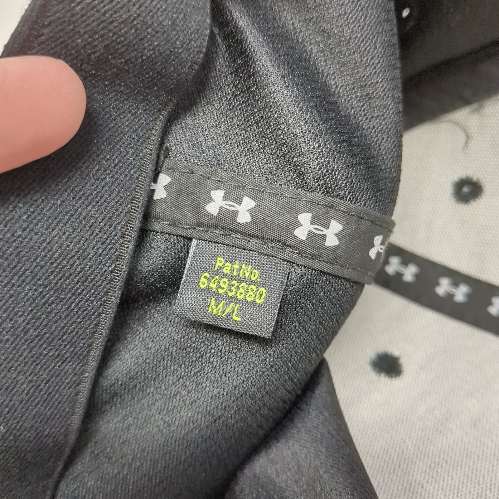 Under Armour Fitted Hat Black Large Vent Holes Logo Outdoor Solid