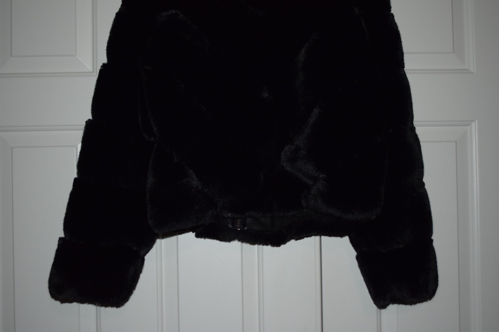 Sofia Jeans by Sophia Vergara Size M (8/10) Black Faux Fur Zipper Front Jacket