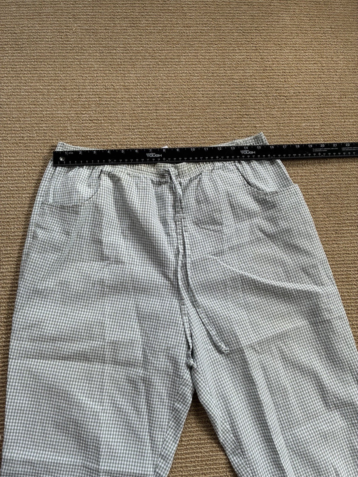 Women’s Green And White Cotton Blend Gingham Capris Size M