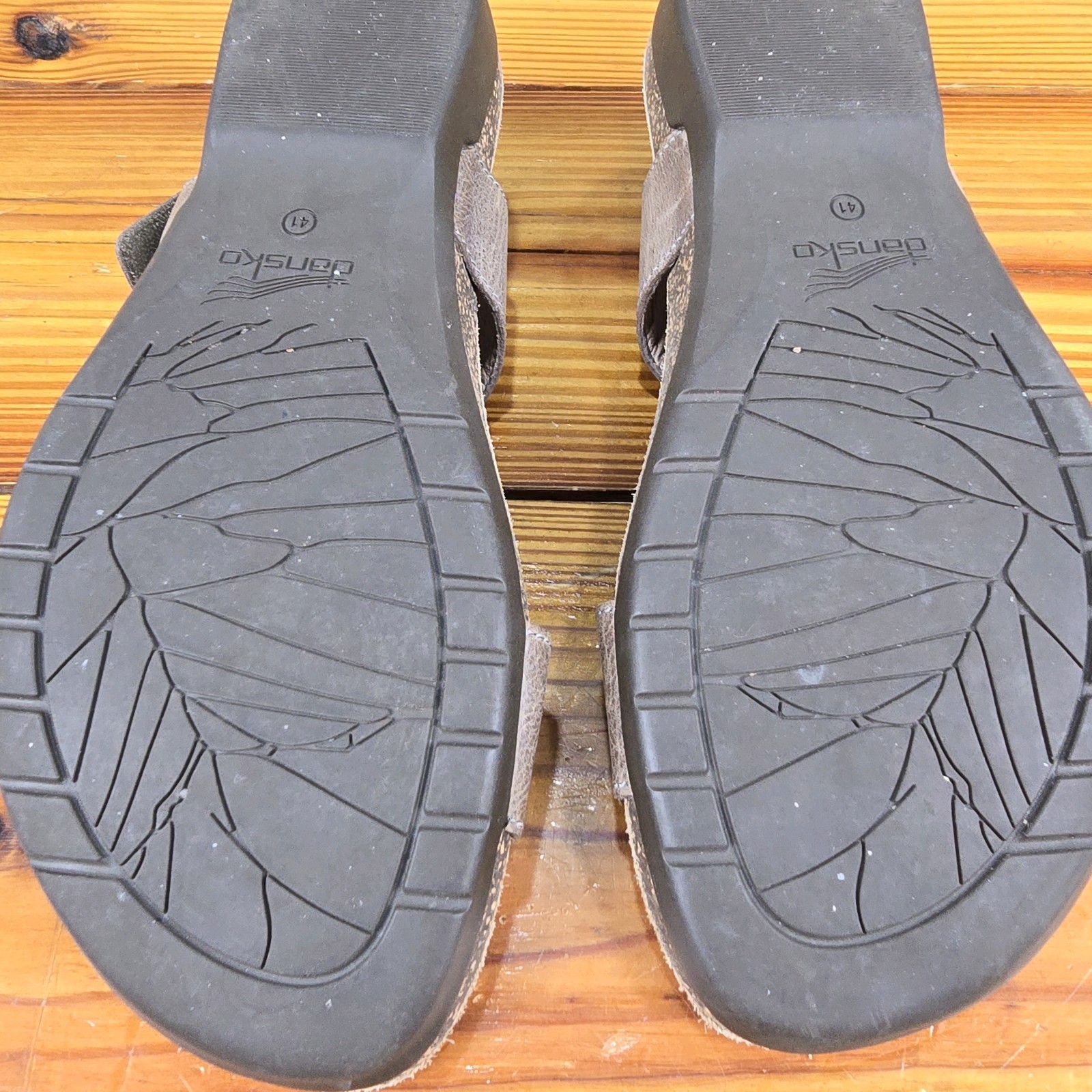 $130 DANSKO US 10.5-11 EU 41 Stone Leather REECE Sandals 6024795300 Pristine!!