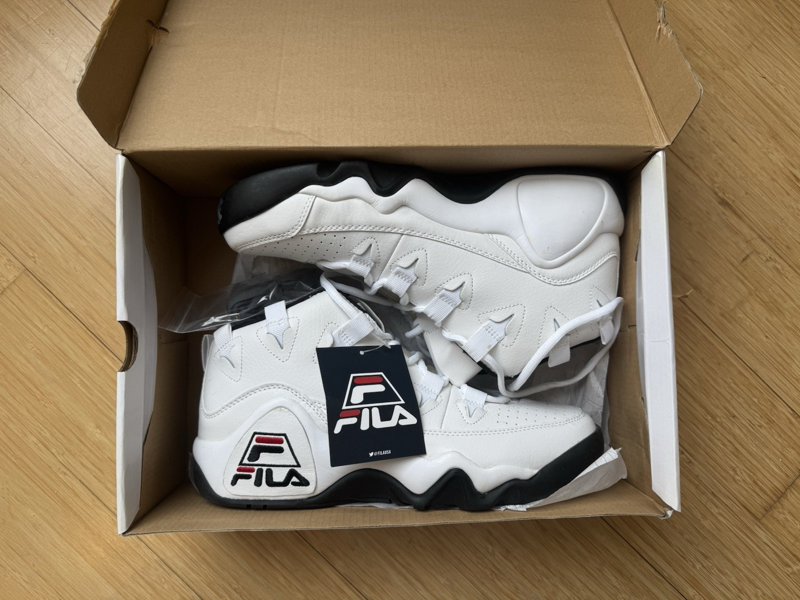 Brand new Fila Grant Hill 1 OG. Unworn with original (damaged) box. 10.5