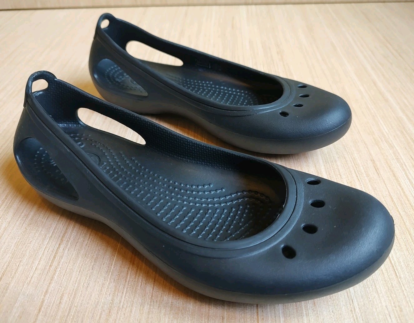 Crocs Women’s Kadee Ballet Flats Black Cut Out Details Size 7 NEW Shoes Flat